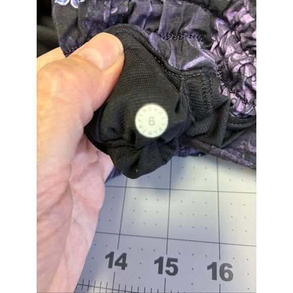 Lululemon Hotty Hot Shorts in Floral Purple Size 6 - Picture 8 of 8